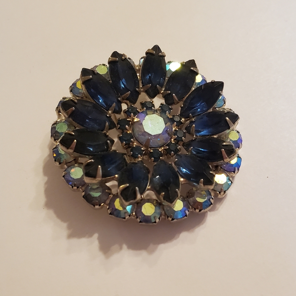 Garne Crystal Rhinestone Starburst Brooch - Picture 14 of 17